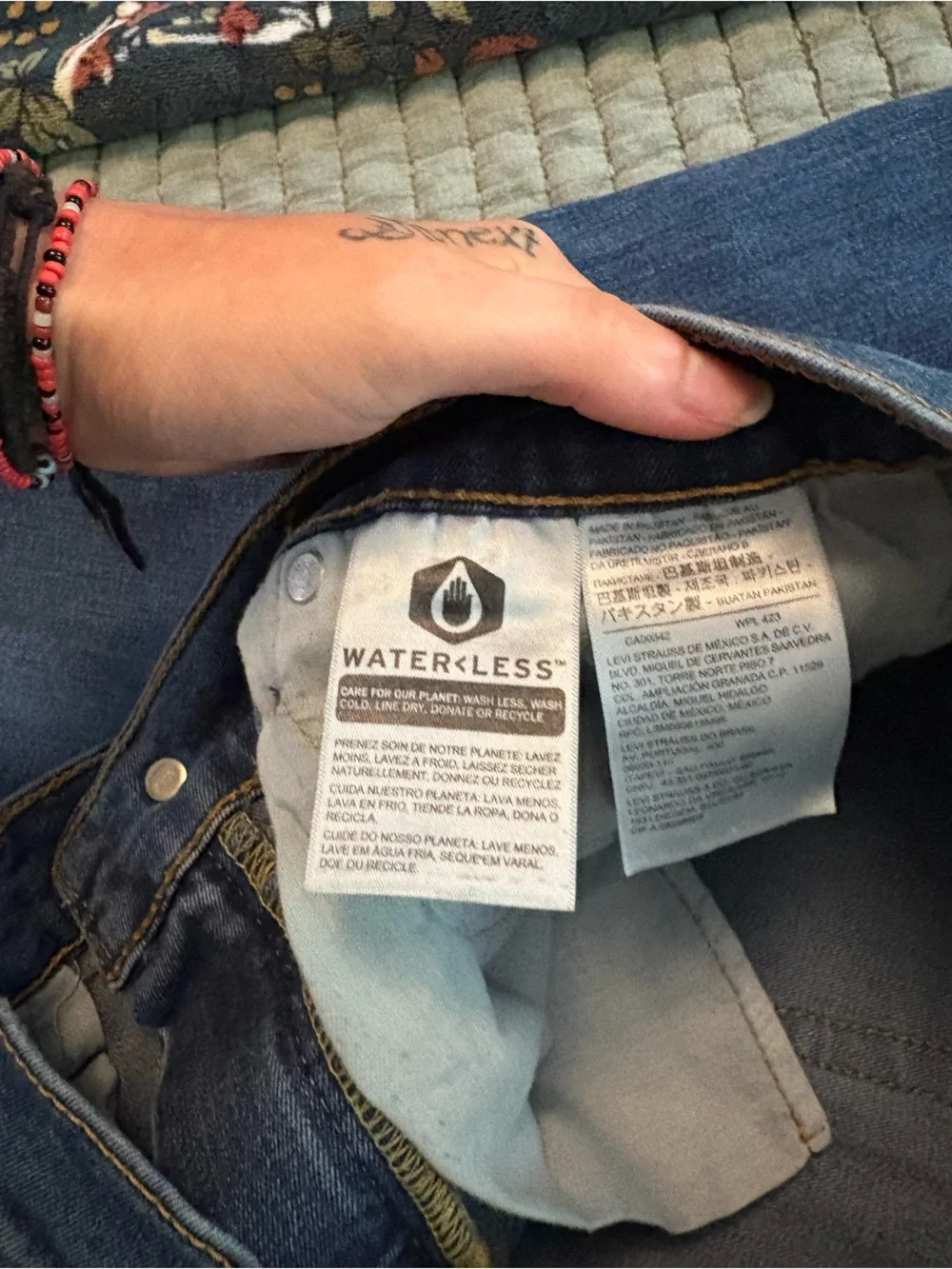 Levis versatile dark